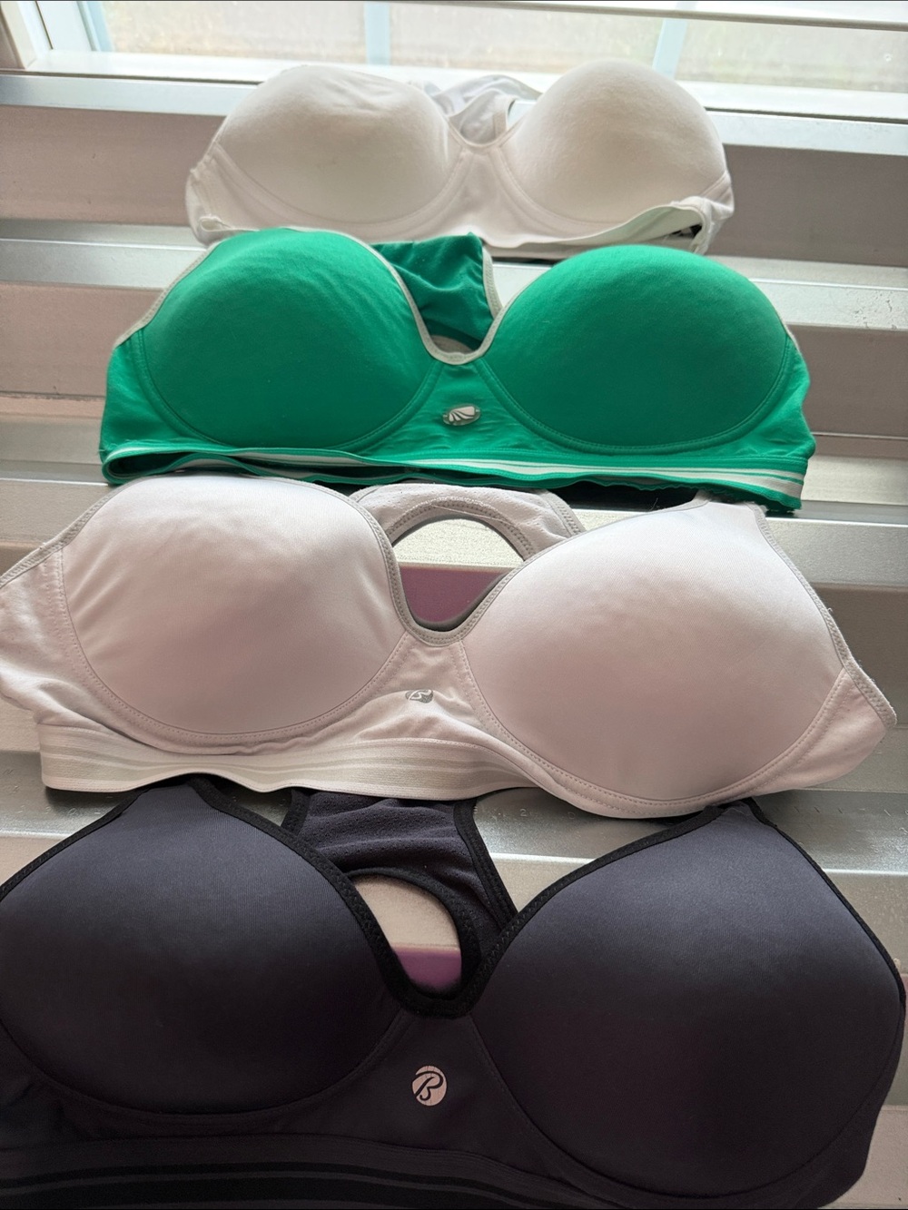 Seamless Strapless Bra - Green, White, Black